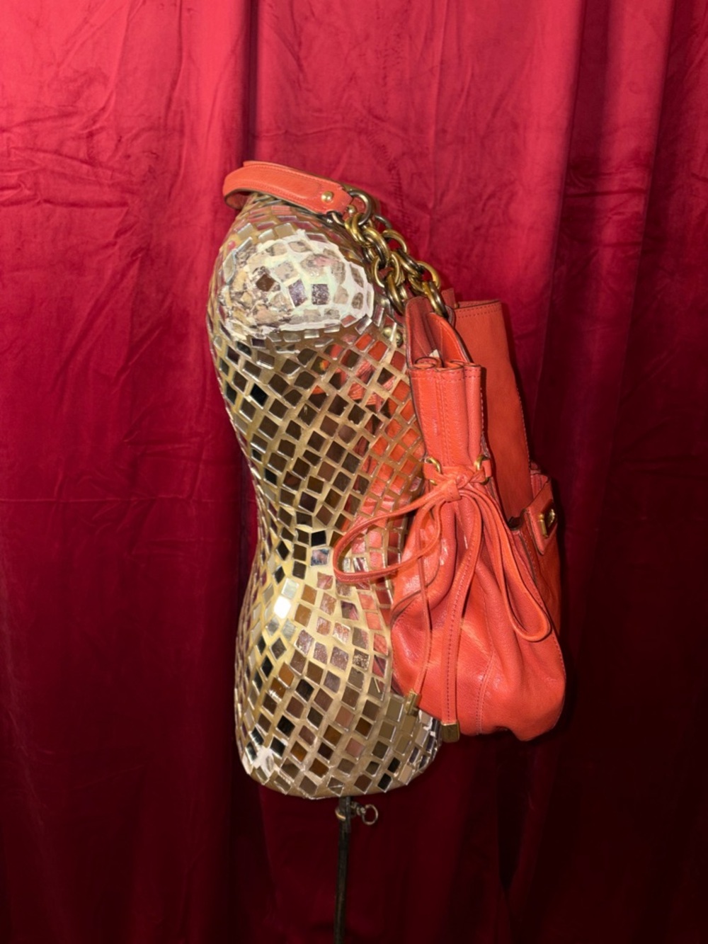 Vintage Coach Orange Leather Shoulder Bag with Gold Hardware - Picture 4 of 7